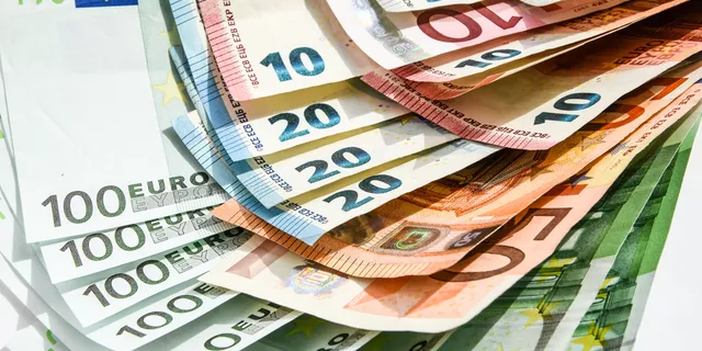 Prediksi Kebijakan Moneter Euro Central Bank